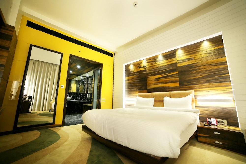 Golden Blossom Imperial Resorts Lucknow Exterior foto