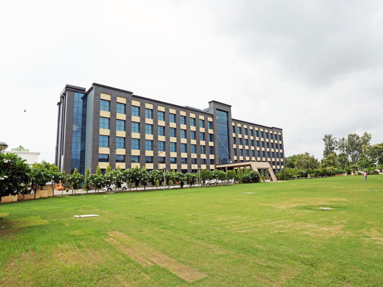 Golden Blossom Imperial Resorts Lucknow Exterior foto